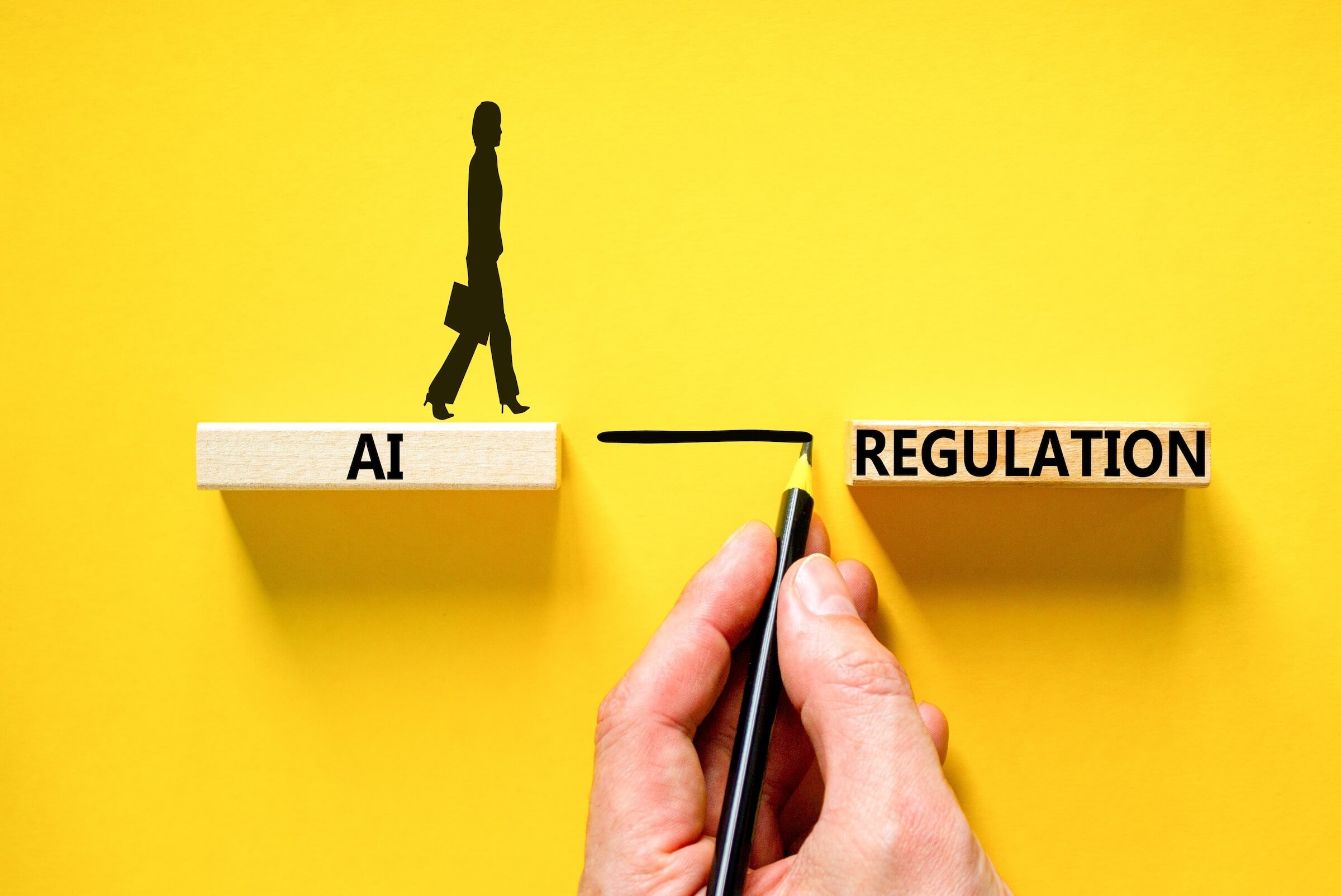 Symbol regulacji AI. Słowa koncepcyjne Regulacja sztucznej inteligencji AI na pięknym drewnianym bloku. Piękne żółte tło. Koncepcja regulacji sztucznej inteligencji biznesowej AI.